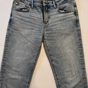 American Eagle Slim Straight Men's Blue Jeans light wash.